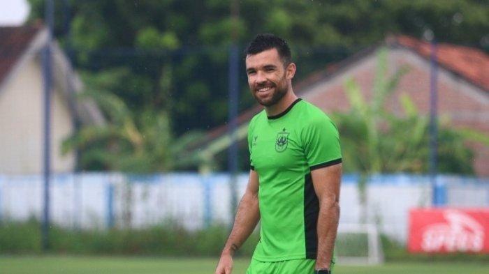 PILIH CABUT - Roger Bonet alias Ruxi saat latihan bareng PSIS. Keputusan Ruxi cabut, ikut jejak Evandro Brandao yang lebih dulu cabut meninggalkan PSIS Semarang.