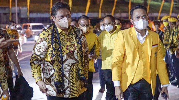 Ketua DPD I Partai Golkar Kalimantan Timur Rudy Mas'ud mendampingi Ketua Umum Partai Golkar Airlangga Hartarto di Dome Balikpapan, Jumat (17/6/2022) malam.