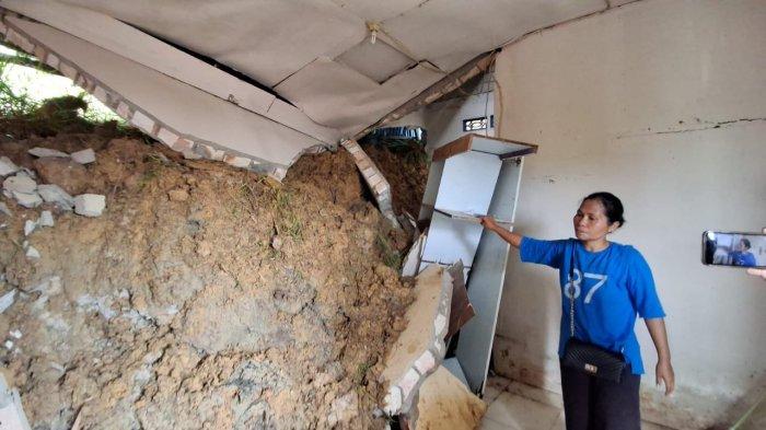 Sebuah rumah dilaporkan mengalami longsor di RT 20 Kelurahan Karang Anyar Pantai, Tarakan Kalimantan Utara, Selasa (8/10/2024).