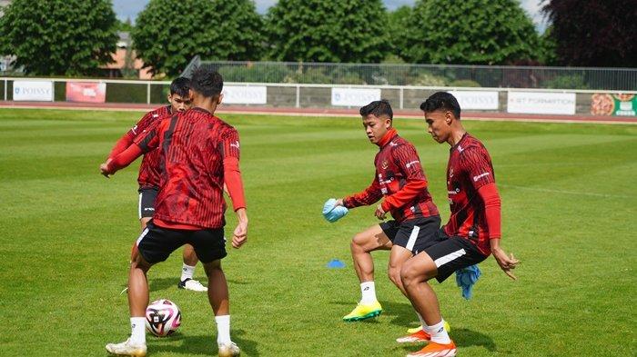 SUASANA Latihan Timnas Indonesia di Paris.