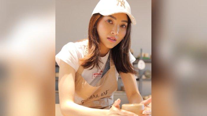 SARWENDAH TAN - Potret Sarwendah Tan dari akun Instagram pribadinya. Sarwendah dan Giorgio Antonio terciduk nonton film bareng di bioskop hingga buat netizen berspekulasi keduanya sudah resmi pacaran.