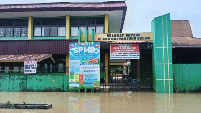 DILIBURKAN - Kondisi SDN 01 Tanjung Selor Bulungan Kalimantan Utara yang masih digenangi air, hari ini, Senin (19/5/2025) dan sekolah diliburkan.
