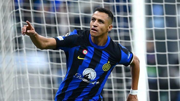 Selebrasi Alexis Sanchez ketika mencetak gol pada laga Inter Milan vs Salzburg, matchday 3 Liga Champions grup D di Stadion Giuseppe Meazza, Selasa (24/10/2023). (Twitter / @inter)