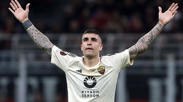 Selebrasi Gianluca Mancini saat mencetak gol pada pertandingan AC Milan vs AS Roma, leg pertama perempat final Liga Europa, di Stadion San Siro, Jumat (12/4/2024).