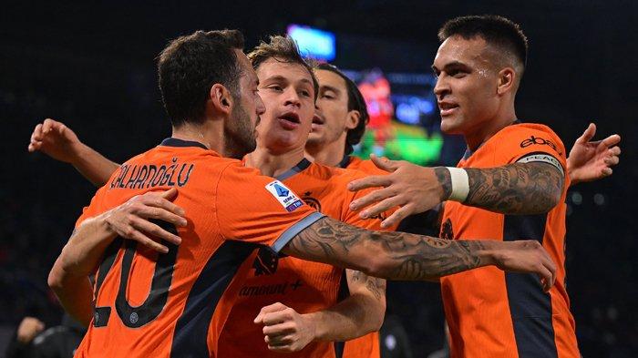 Selebrasi Nicolo Barella ketika mencetak gol pada laga Napoli vs Inter Milan, giornata 14 Liga Italia Serie A di Stadion Diego Armando Maradona, Senin (4/12/2023).