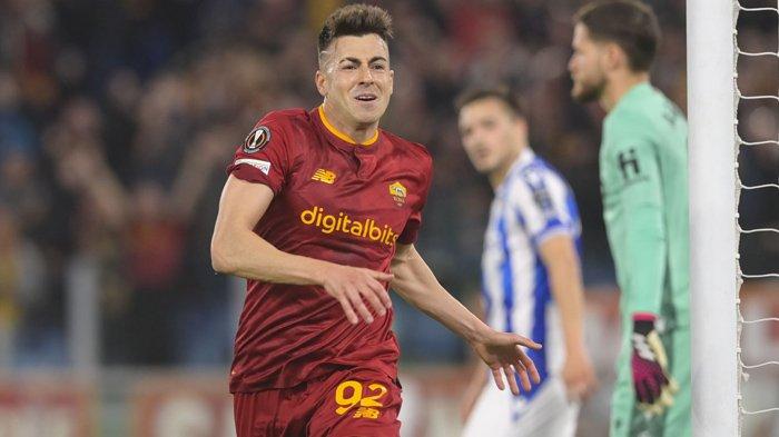 Selebrasi Stephan El Shaarawy saat mencetak gol untuk AS Roma pada laga 16 besar Liga Europa melawan Real Sociedad di Stadion Olimpico, Roma, (Jumat (10/3/2023). (Twitter / @ASRomaEN)