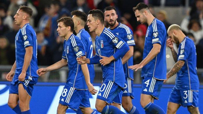 Selebrasi para pemain Timnas Italia saat mengalahkan Makedonia Utara, pada Kualifikasi Piala Eropa 2024, di Stadion Olimpico, Roma, Sabtu (18/11/2023).