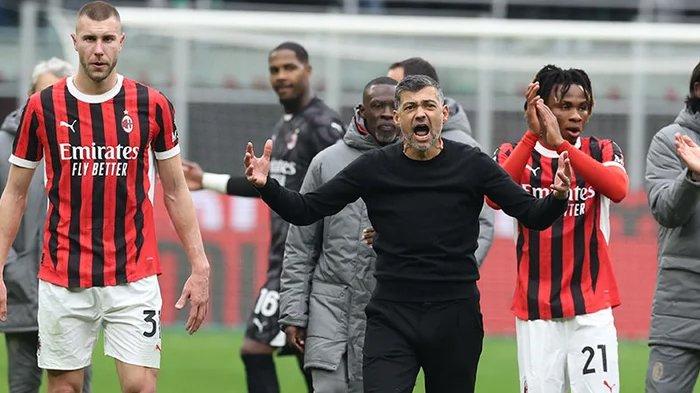 TAMPIL PAYAH - Ekspresi Strahinja Pavlovic dan Sergio Conceicao saat AC Milan menang dramatis atas Parma, pada pekan 22 Liga Italia Serie A, di San Siro, Minggu (26/1/2025). AC Milan dalam beberapa laga terakhir tampil payah, hingga berbuntut pada protes keras Curva Sud.