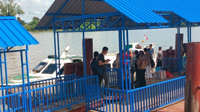 SPEEDBOAT REGULER MALINAU- Aktivitas di Pelabuhan Speedboat Malinau, Kalimantan Utara. Ketersediaan keberangkatan, speedboat reguler termasuk pada akhir pekan, menempatkan moda transportasi ini sebagai angkutan favorit sepanjang tahun di Malinau menuju Tarakan.