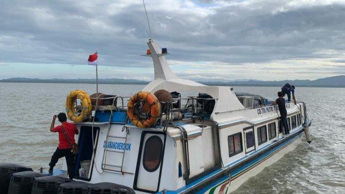 Speedboat reguler yang siap bertolak dari Pelabuhan Liem Hie Djung Nunukan.