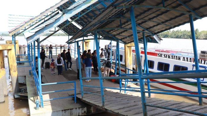 ANGKUTAN AIR - Aktivitas penumpang di Pelabuhan Kayan II, Tanjung Selor, Bulungan Kalimantan Utara setiap harinya, melayani penumpang mulai pagi, siang hingga sore hari.