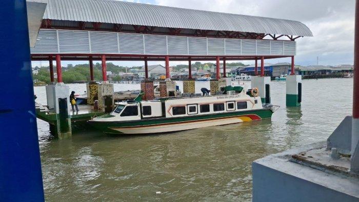 AKTIVITAS SPEEDBOAT REGULER – Tampak persiapan speedboat reguler di Pelabuhan Tengkayu 1 Tarakan sebelum menuju rute tujuan di Kalimantan Utara.