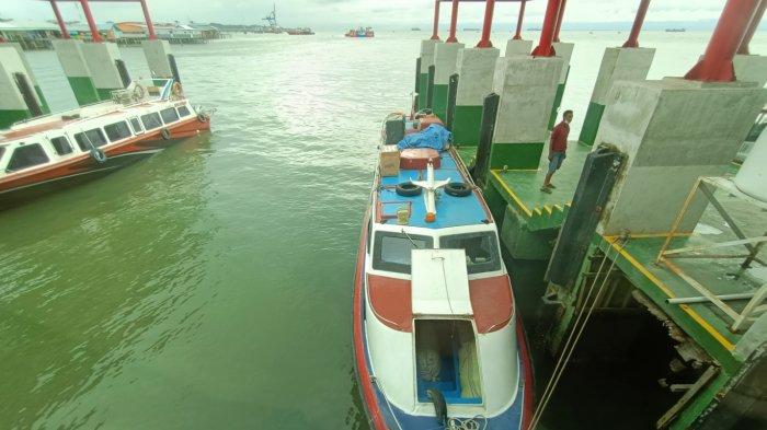 Aktivitas penumpang menunggu keberangkatan di Terminal Pelabuhan Tengkayu 1 Tarakan, Kalimantan Utara.