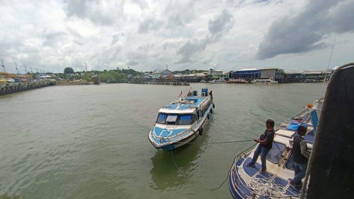 SIAP BERANGKAT – Tampak speedboat reguler di Pelabuhan Tengkayu 1 Tarakan, Kalimantan Utara siap berangkat menuju rute tujuan..