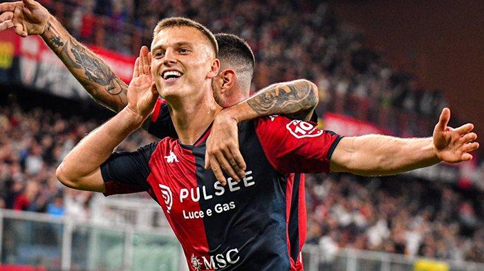 Striker Genoa Albert Gudmundsson.