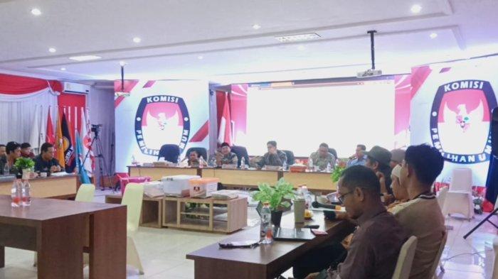 Suasana Sidang Pleno Rekapitulasi Hasil Penghitungan Suara Tingkat Provinsi Kaltara.(TRIBUNKALTARA.COM / DESI KARTIKA)