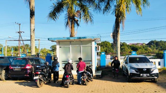 ATM TERGANGGU - Suasana mesin ATM Bank KaltimTara di Pasar Imbayud Taka Jl Jenderal Sudirman, Tideng Pale, Kecamatan Sesayap, Kabupaten Tana Tidung, Kaltara, Selasa (17/6/2025). (ARSIP - TribunKaltara.com/Rismayanti)