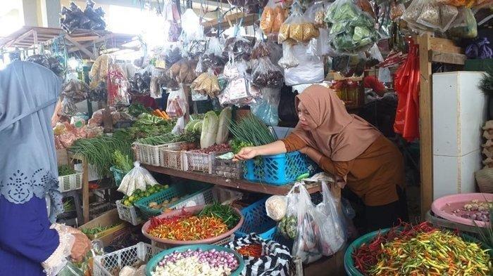 Suasana pasar Imbayud Taka Tideng Pale, Selasa (10/12/2024).(TribunKaltara.com/Rismayanti)