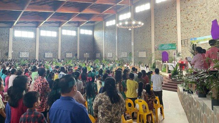 Suasana perayaan Hari Minggu Palma di Gereja Katolik St Gabriel Nunukan, Minggu (24/03/2024), siang.