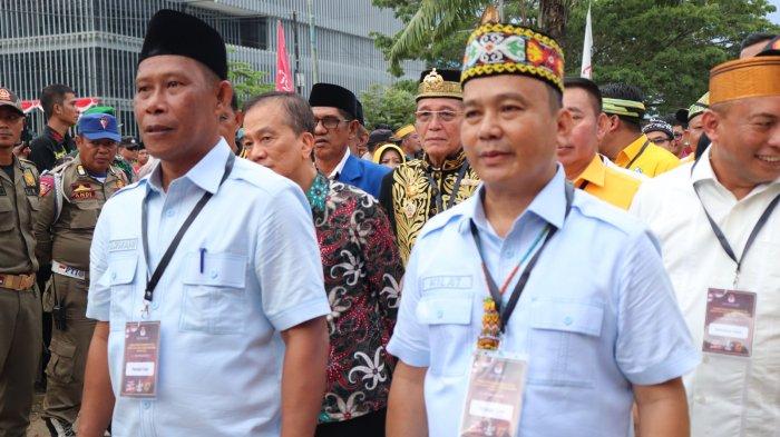 Momen Syarwani dan Kilat saat mendaftar sebagai pasangan calon dalam Pemilihan Bupati (Pilbub) Bulungan