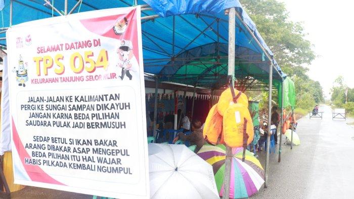 Kondisi TPS 054 Kecmaatan Tanjung Selor, Bulungan, Kalimantan Utara yang masih sedikit sepi hingga pukul 10.23 wita. Namun siang hari langsung ramai pemilih yang datang.
