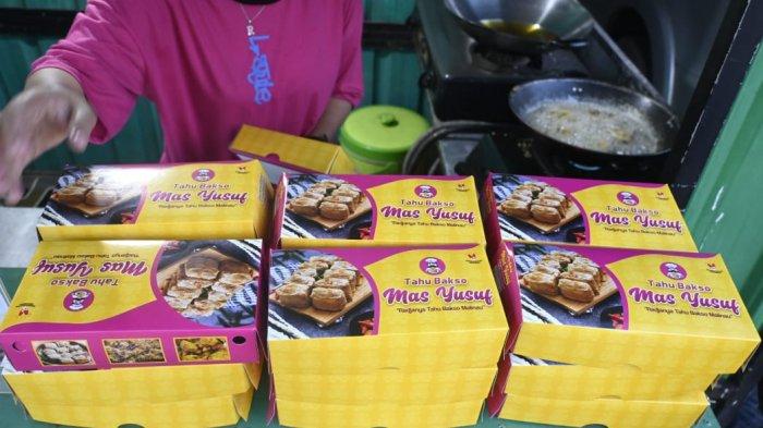 Tahu Bakso Mas Yusuf yang siap dijual berada di outlet, di Jalan Panembahan Malinau Kota, Kabupaten Malinau, Kalimantan Utara, Minggu (4/8/2024) sore.
(TRIBUNKALTARA.COM / MOHAMMAD SUPRI)