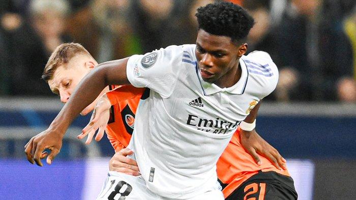 Aksi Aurellien Tchouameni saat pertandingan Liga Champions antara Shakhtar Donetsk vs Real Madrid di Stadion Polish Army, Rabu (12/10/2022). (Twitter / @realmadrid)