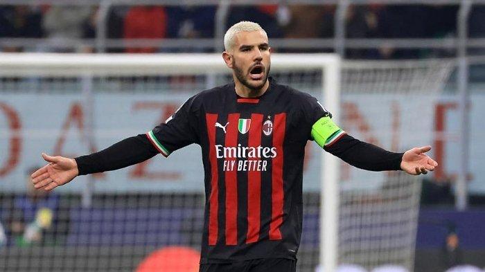 Pemain AC Milan, Theo Hernandez - Bintang Rossoneri ini viral setelah mendapat pesan kematian dan ancaman dari oknum suporter Napoli jelang leg kedua babak perempat final Liga Champions. Rafael Leao pasang badan.