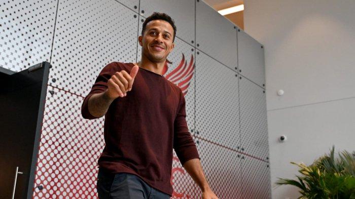 Thiago Alcantara saat kembali ke pusat pelatihan Liverpool AXA Training Centre di Kirkby (twitter/@LFC)