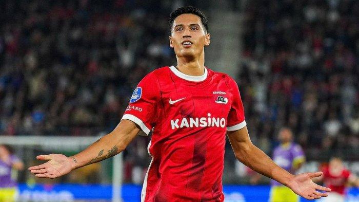 Pemain AZ Alkmaar, Tijjani Reijnders - Pemain berdarah Indonesia itu tengah dikaitkan dengan raksasa Liga Italia, AC Milan. Manajemen Rossoneri telah melakukan negosiasi dengan klub yang berbasisi di Belanda tersebut demi memuaskan pelatih, Stefano Pioli.