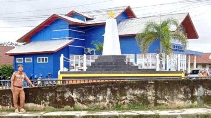 TUGU PAHLAWAN-Tugu Pahlawan sebagai situs sejarah Malinau Kalimantan Utara kini telah dibangun dan diletakkan ke posisi awal di Perempatan Malinau Kota, Rabu (19/2/2025).