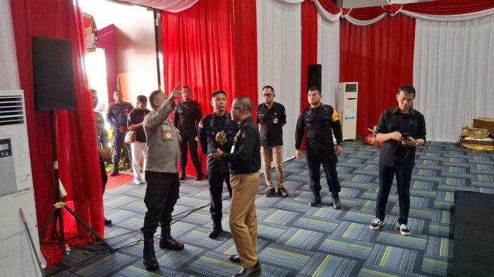 Wakapolda Kaltara bersama rombongan melakukan pemantauan persiapan sebelum debat di TACC siang,Rabu (9/10/2024).