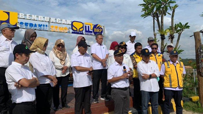 Wakil Menteri Keuangan RI, Suahasil Nazara saat jumpa pers di lokasi pembangunan Bendungan Sepaku-Semoi IKN Nusantara, Sepaku, Kalimantan Timur. TribunKaltim.co/Ary Nindita