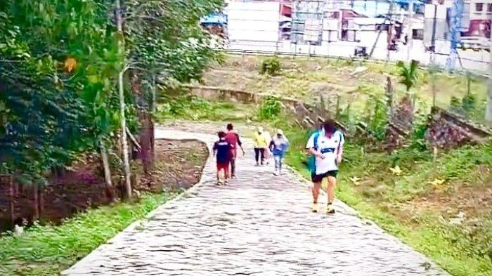PATUHI ATURAN - Warga beraktivitas olahraga di area jogging track di Kebun Raya Bundayati Tanjung Selor, Bulungan Kalimantan Utara. (tribunkaltara.com)