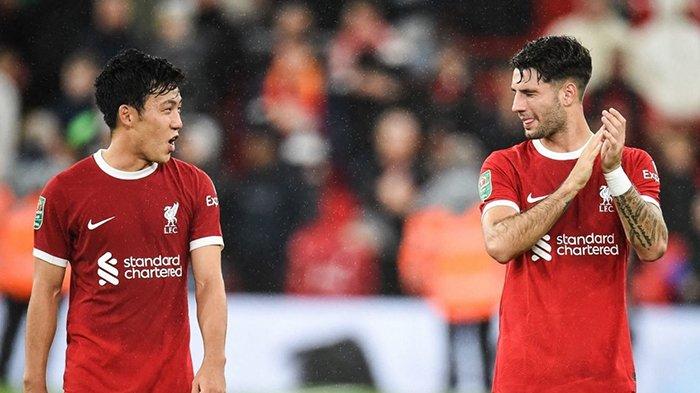 Wataru Endo usai memberikan assist kepada Dominik Szoboszlai di laga Carabao Cup Liverpool vs Leicester City