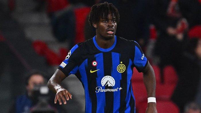 Yann Bisseck ketika tampil sebagai starter pada laga Benfica vs Inter Milan, matchday 5 Liga Champions grup D, di Estadio Da Luz, Kamis (30/11/2023).