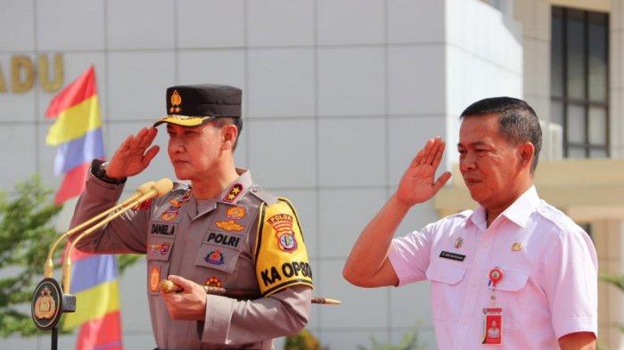 Kapolda Kaltara Irjen Pol. Daniel Adityajaya, S.H., S.I.K., M.Si memimpin apel gelar pasukan Operasi Ketupat 2024 dilapangan Apel Mapolda Kaltara, Rabu (03/04/24). (Humas Polda Kaltara)