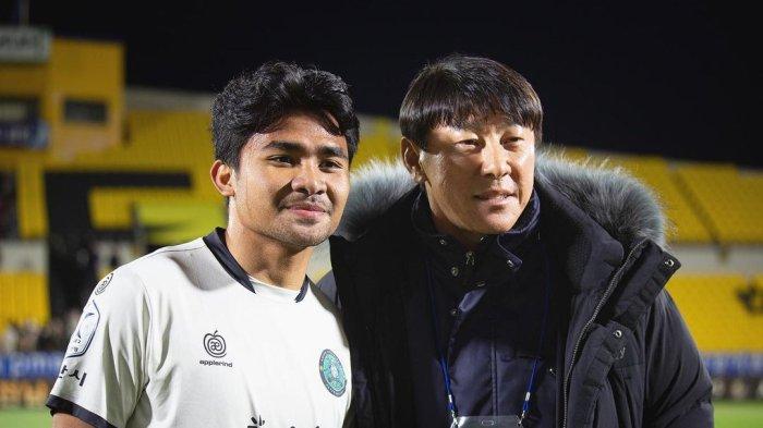 Foto Asnawi Mangkualam (kiri) bersama Shin Tae-yong di Korea Selatan. Jelang duel Port FC vs Persib Bandung di AFC Champions League, Tyronne del Pino kirim pesan kepada pemain Pangeran Biru sebelum lawan Asnawi Mangkualam Cs.