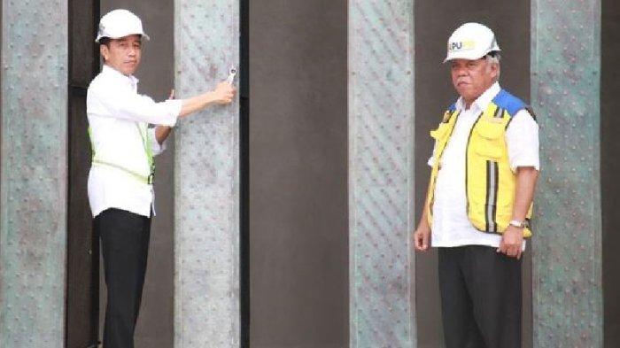 Presiden Jokowi memasang bilah Garuda pertama Istana Presiden yang akan menjadi kantor Presiden di Ibu Kota Nusantara ( IKN Nusantara ).