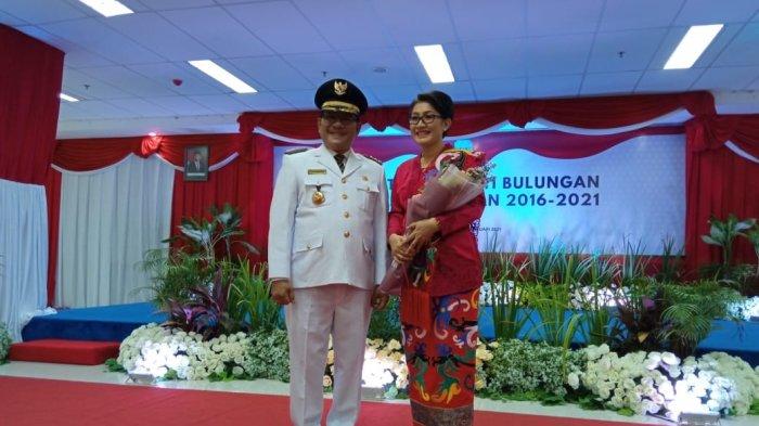 Bupati Bulungan, Ingkong Ala, bersama istrinya, Kornie Serliany saat diabadikan pada Kamis (11/2/2021). ( TRIBUNKALTARA.COM / MAULANA ILHAMI FAWDI )