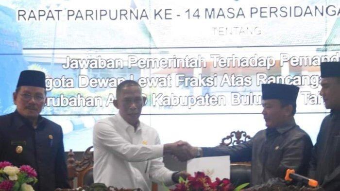 Bupati Bulungan, Syarwani saat memberikan jawaban atas pemandangan umum DPRD terhadap Raperda RAPBD 2023, beberapa waktu lalu.
