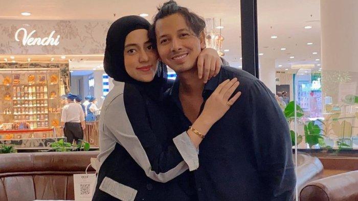FAIRUZ DAN SONNY - Pasangan Fairuz A Rafiq dan Sonny Septian.
