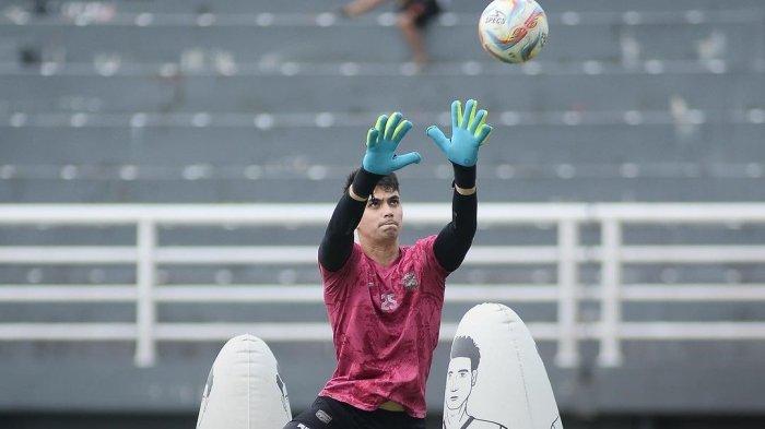 FOTO Nadeo Argawinata di sela latihan Borneo FC.