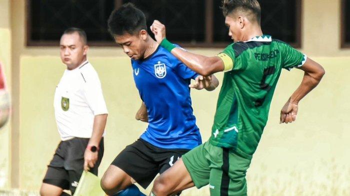 AKSI Pemain PSIS Semarang Fredyan Wahyu (biru). Jika rumor bek sayap PSIS Semarang Fredyan Wahyu ke Malut United itu benar, maka aroma PSIS Semarang makin kental di tim asal Maluku tersebut.