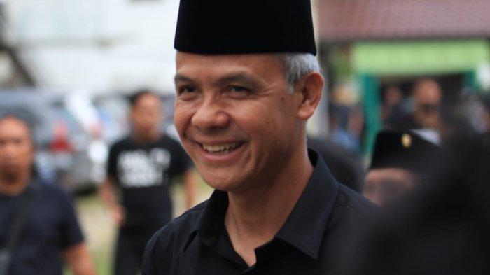 Ganjar Pranowo menyerap aspirasi warga yang ditemui, khususnya mengenai kenaikan harga bahan pangan dan kelangkaan Bahan Bakar Minyak ( BBM ).