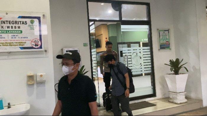 Tim penyidik Komisi Pemberantasan Korupsi (KPK) melakukan pengeledahan Rumah mantan Gubernur Kaltim Awang Faroek dan Dinas Penanaman Modal dan Pelayanan Terpadu Satu Pintu (DPMPTSP) Kalimantan Timur, Rabu (25/9/2024).