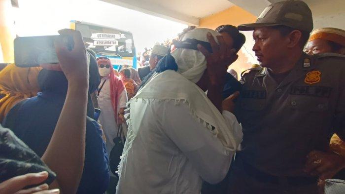 Kedatangan jemaah haji di Islamic Center Kota Tarakan dan hendak dijemput pihak keluarga, Kamis (13/7/20