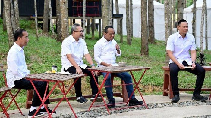 Usai melakukan groundbreaking sejumlah proyek hari pertama, Presiden Joko Widodo ( Jokowi ) bermalam bersama sejumlah Menteri dan pejabat di Ibu Kota Nusantara (IKN), Penajam Paser Utara, Kalimantan Timur, Kamis (29/2).
