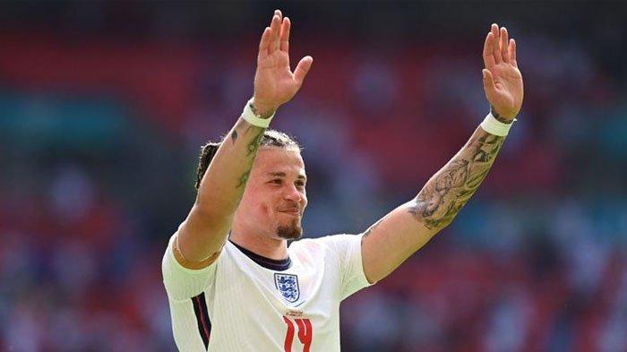 Gelandang Timnas Inggris, Kalvin Phillips saat laga perdana Euro 2020. (skysports)