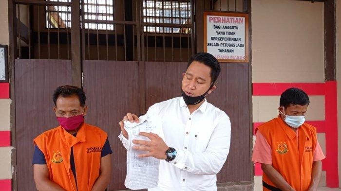 Kanit Resmob Polres Bulungan Ipda Faizal Anang memperlihatkan barang bukti berupa catatan angka, untuk judi online. TRIBUNKALTARA.COM/AMIRUDDIN